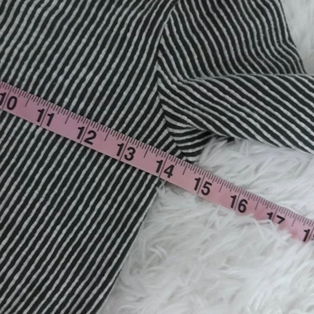 Caution to the wind Striped Top Front Ties XS/S - Picture 4 of 5
